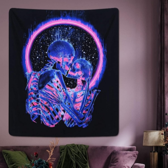 Black Light Skeleton Lovers Kissing Skeletons Wall Tapestry Blacklight Art New - Picture 4 of 9